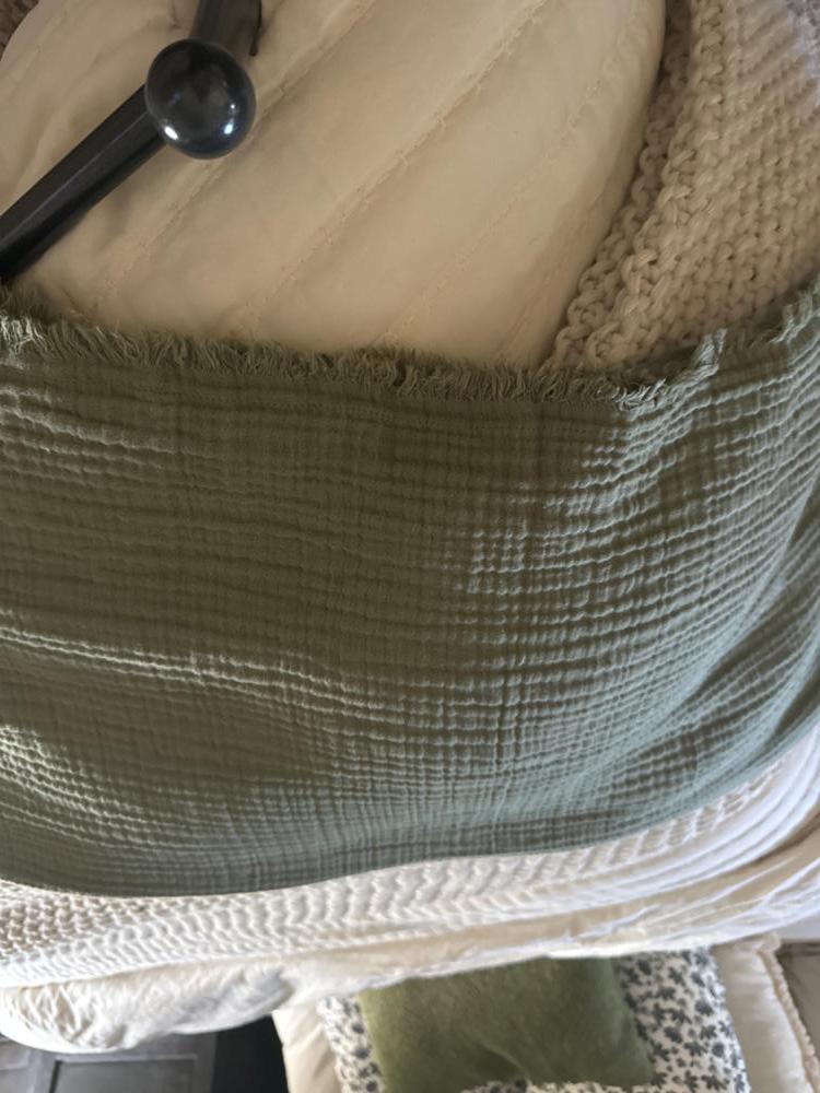 What a nice throw blanket!