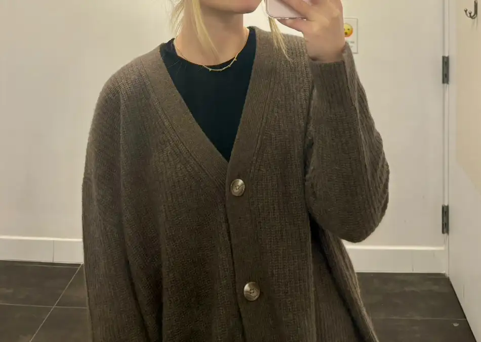 Customer image of Mongolian Spring Cashmere Oversized Boyfriend Cardigan Sweater
