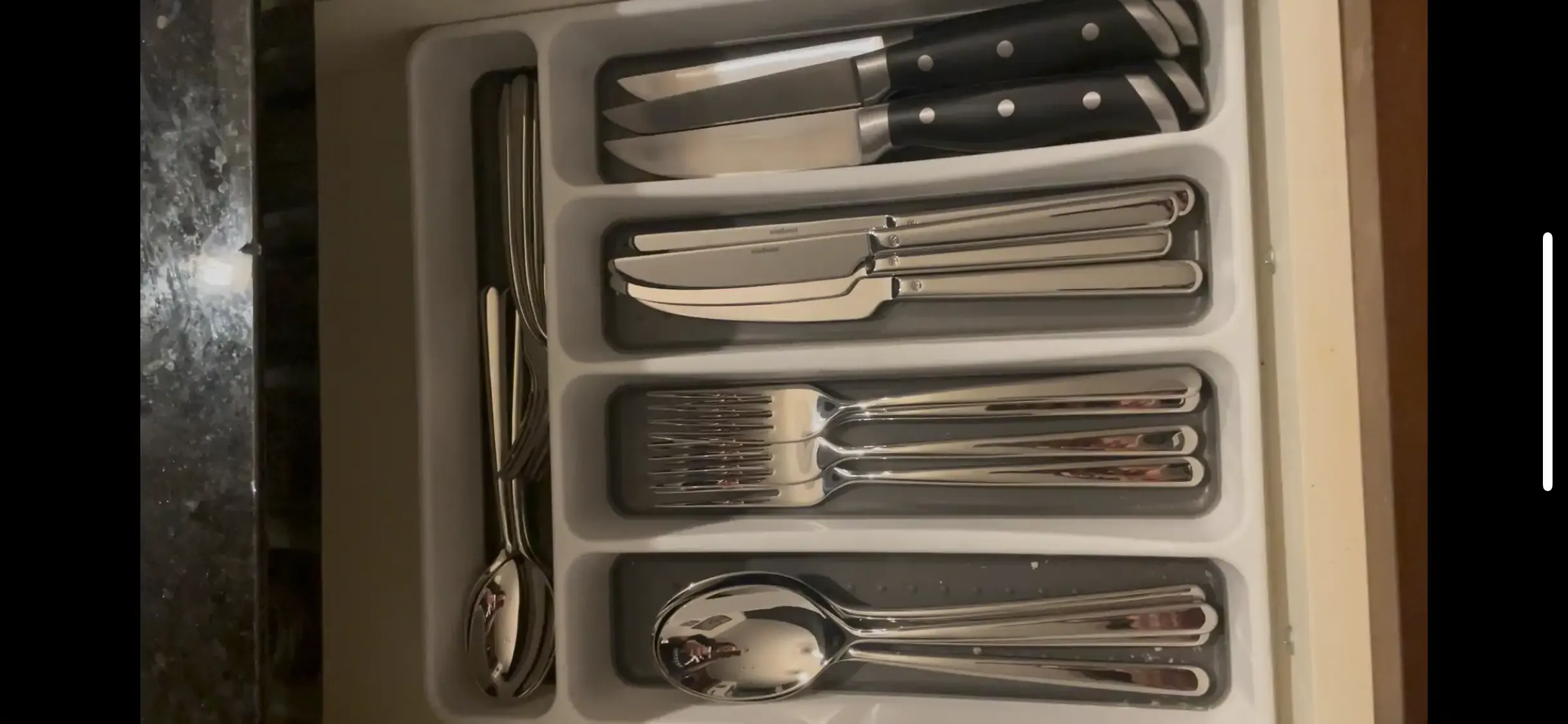 Gia Minimalist 20 Piece Flatware Set