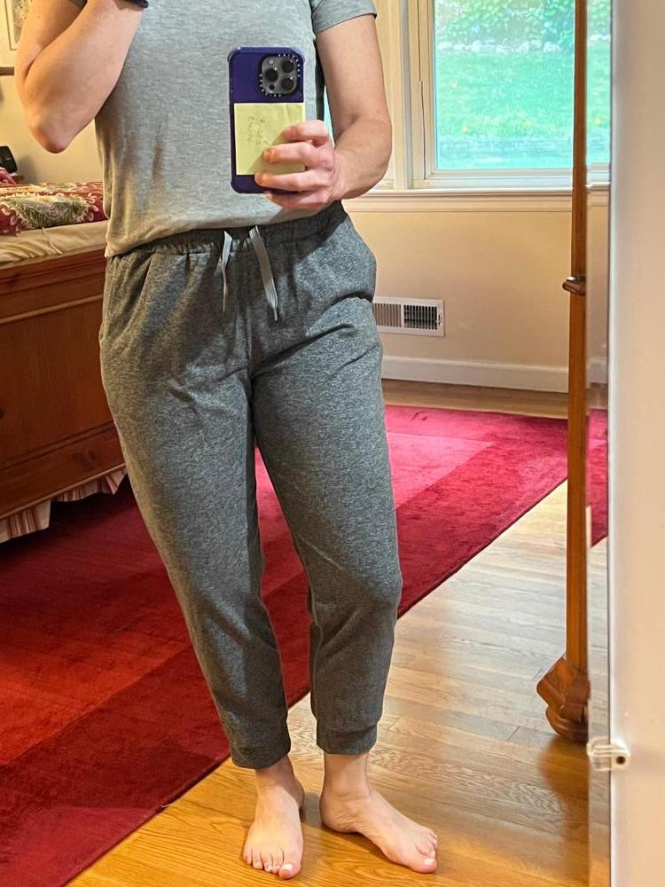 Customer image of Flowknit Mid-Rise Jogger