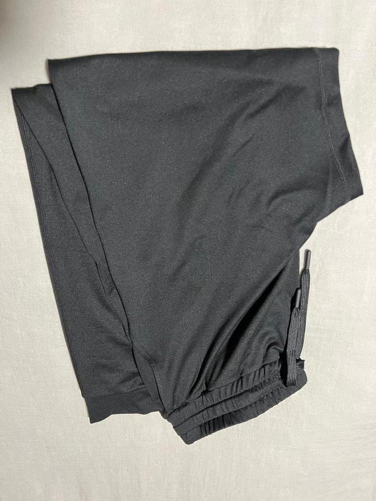 Customer image of Flowknit Mid-Rise Jogger