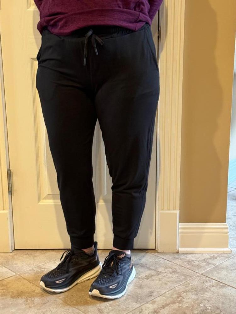 Customer image of Flowknit Mid-Rise Jogger