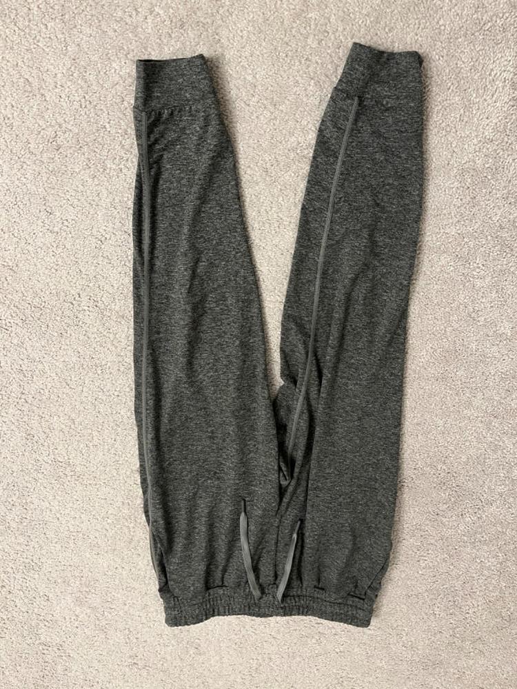 Customer image of Flowknit Mid-Rise Jogger