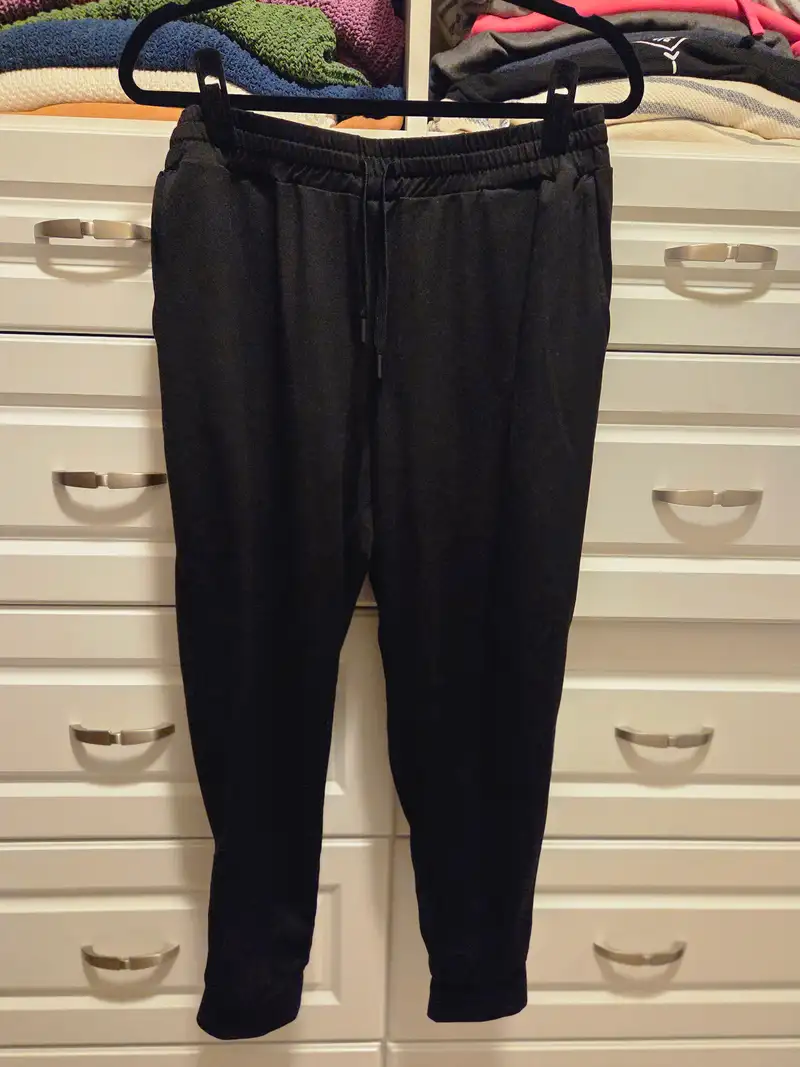 Customer image of Flowknit Mid-Rise Jogger